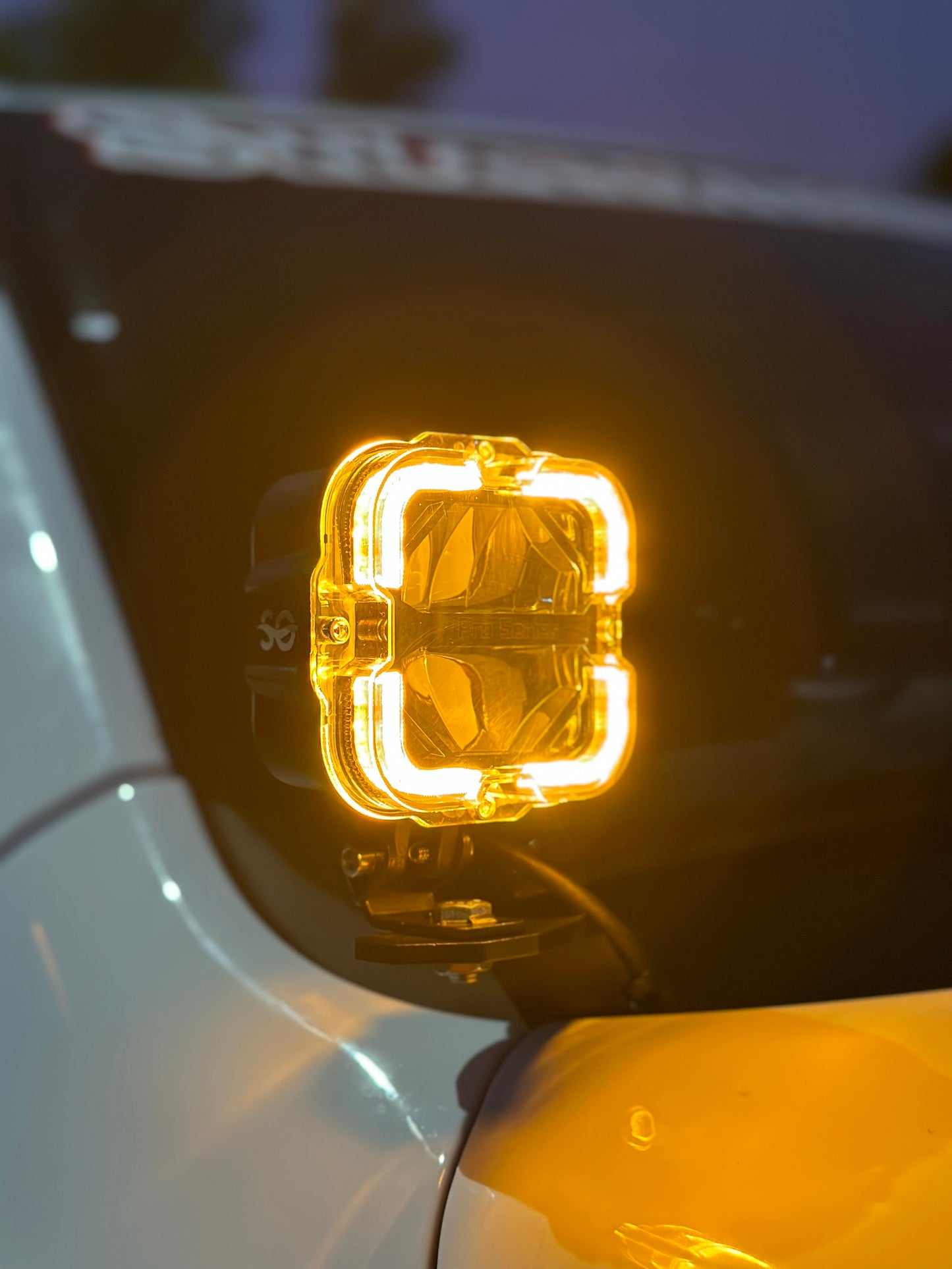 Front view of amber pod light