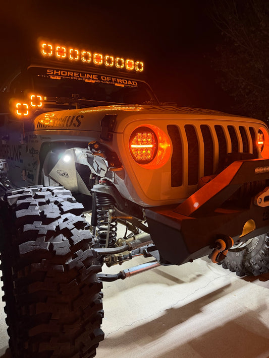 Shoreline Offroad Hex6 Pro amber LED headlight on Maximus Jeep Gladiator at night with amber roof pods