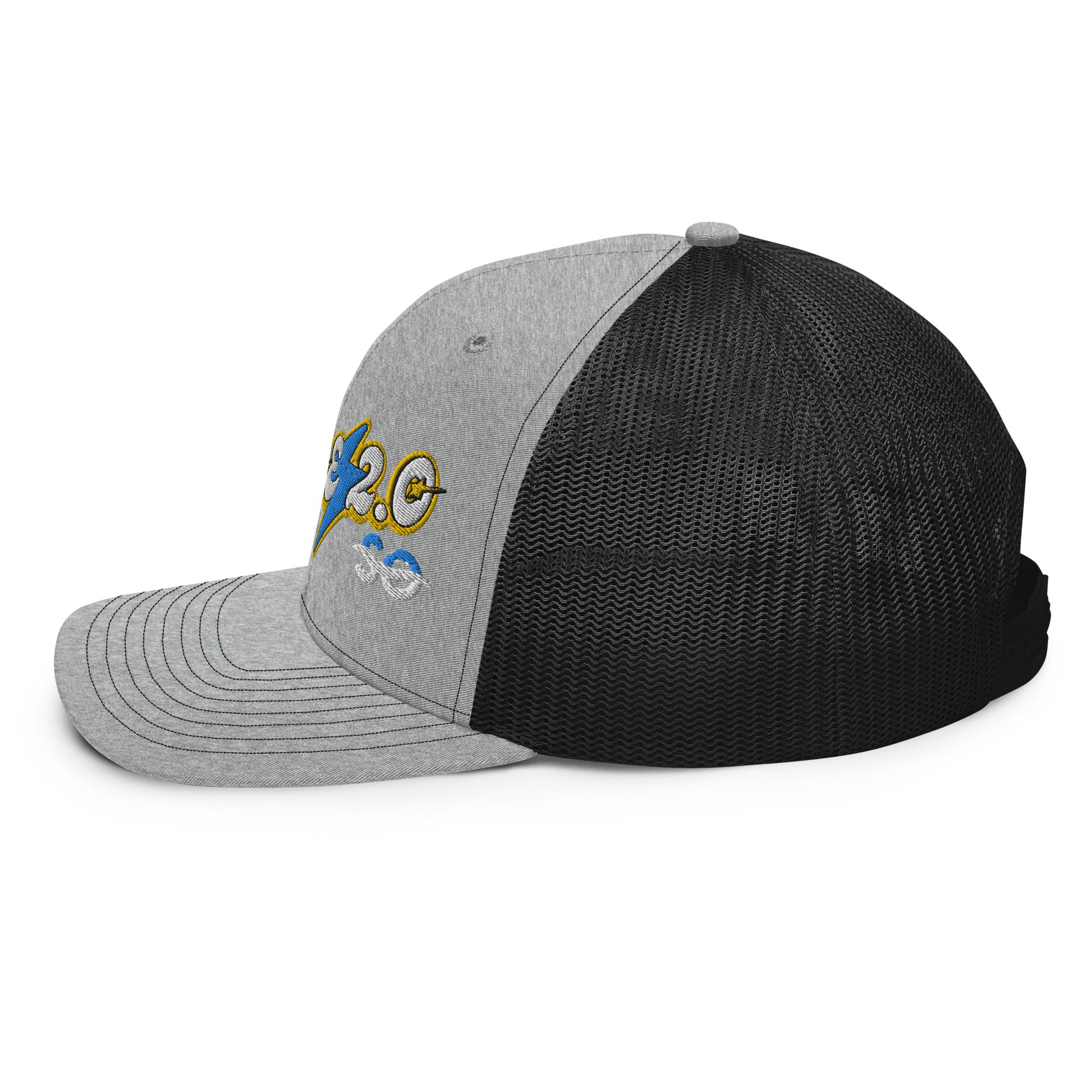 a gray and black hat with a rams logo on it